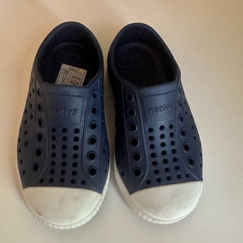 Native Kids Water Shoes - Dark Blue and White